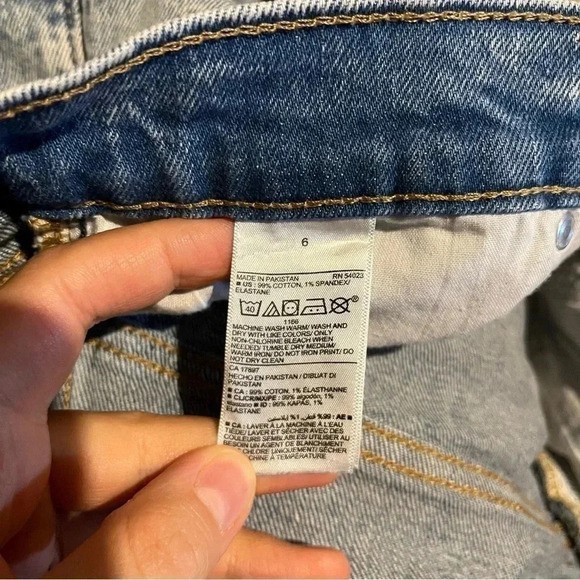OLD NAVY Sky-Hi Short 6 Extra High Rise Button Fly Medium Distressed Cutoffs - Picture 9 of 11